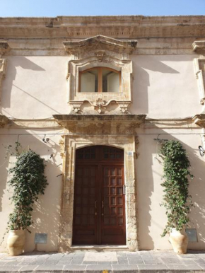 Гостиница La Norma In Palazzo Dei Crociferi, Ното